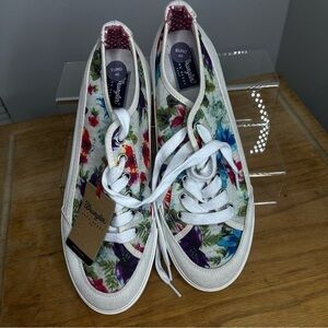 NWT Wrangler floral sneakers size 40 (9-10)